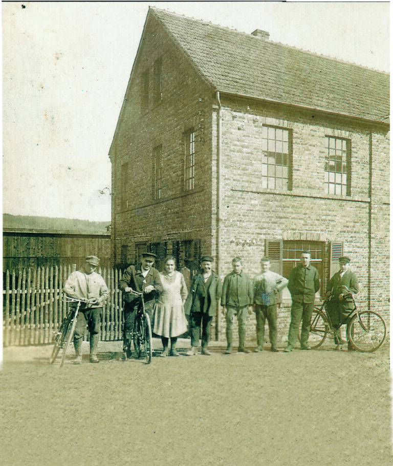1921