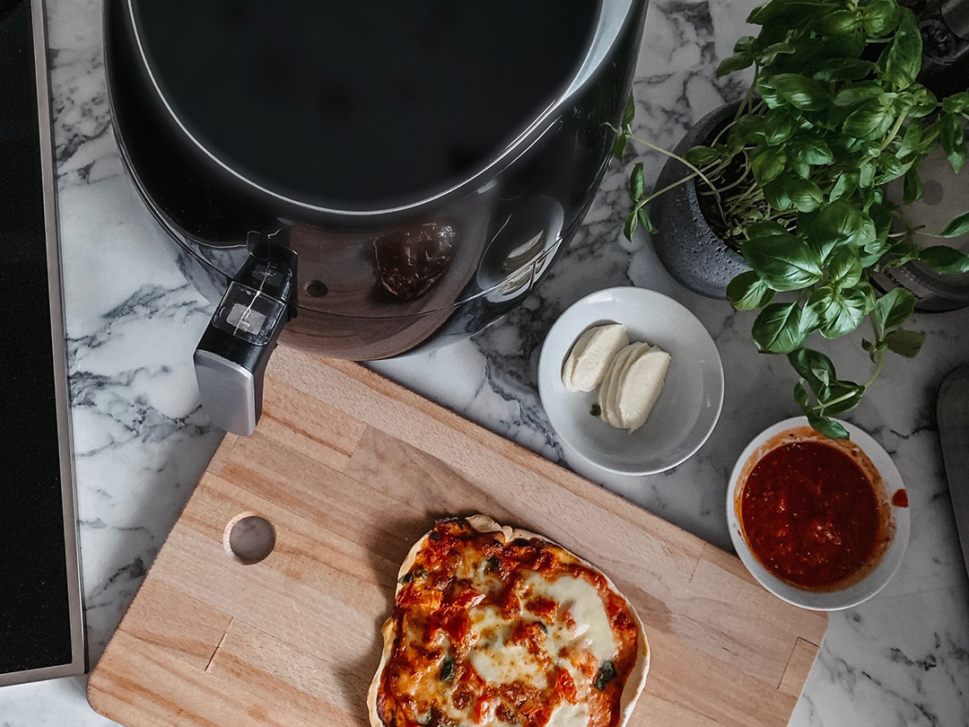 Rezept-Selfmade-Heissluft-Fritteusen-Pizza_1080x810px-1