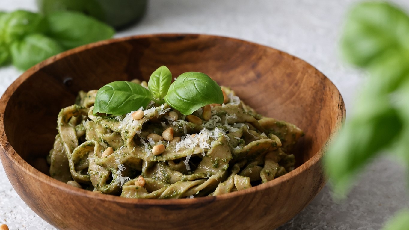Vollkornpasta_Basilikumpesto_Severin_Stylingkitchen_2024_Querformat
